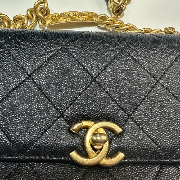 Caviar Quilted Mini Bracelet On Chain Flap - Picture 4 of 12